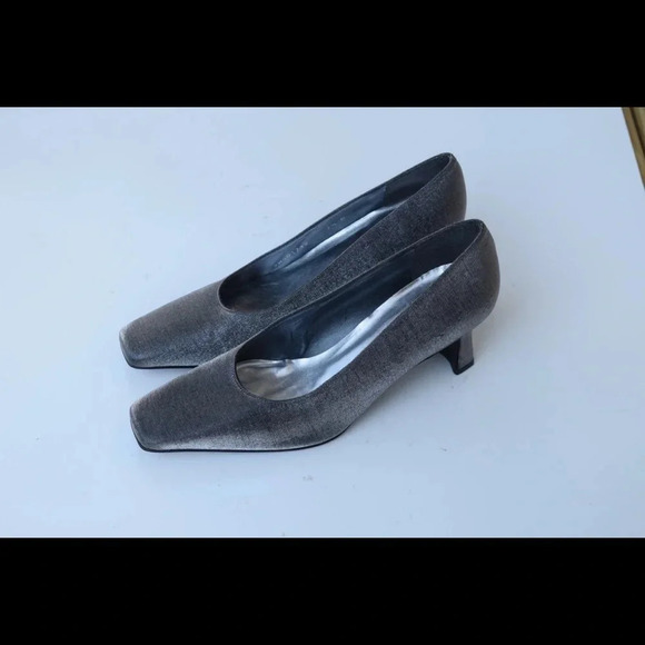 Stuart Weitzman pumps - Picture 7 of 8